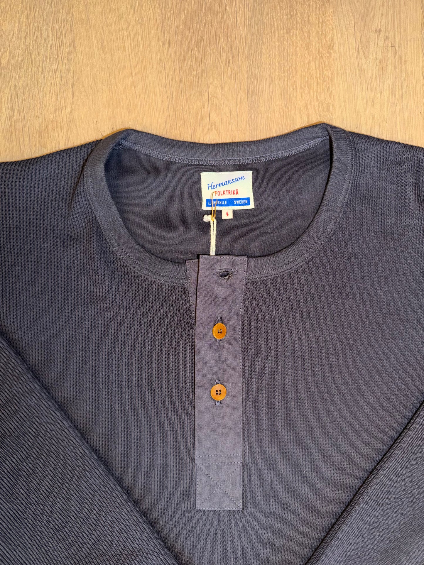 Hermansson Folktrikå - 001 Ribbed Henley Antrasit