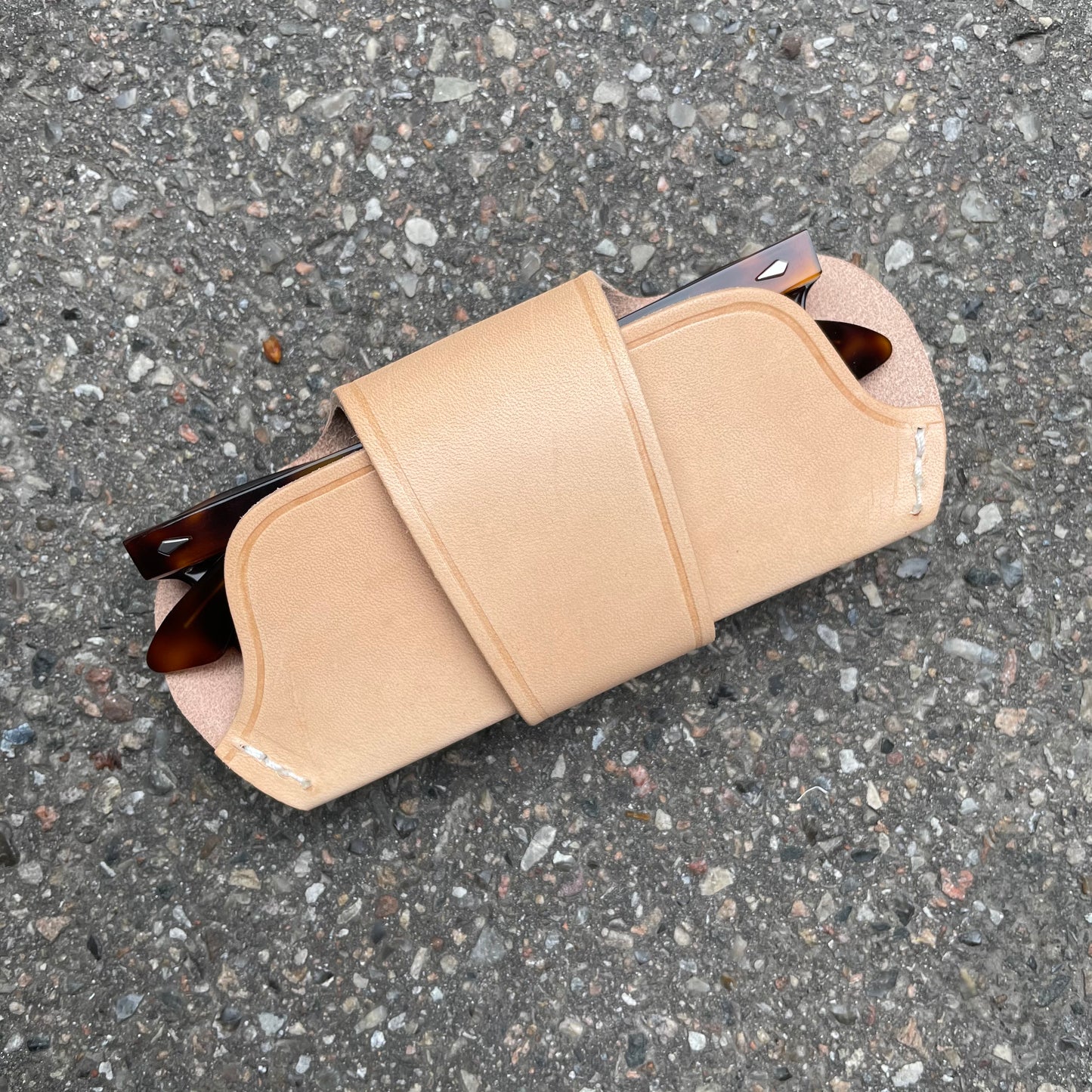 Ondura - Sunglass Case Tan