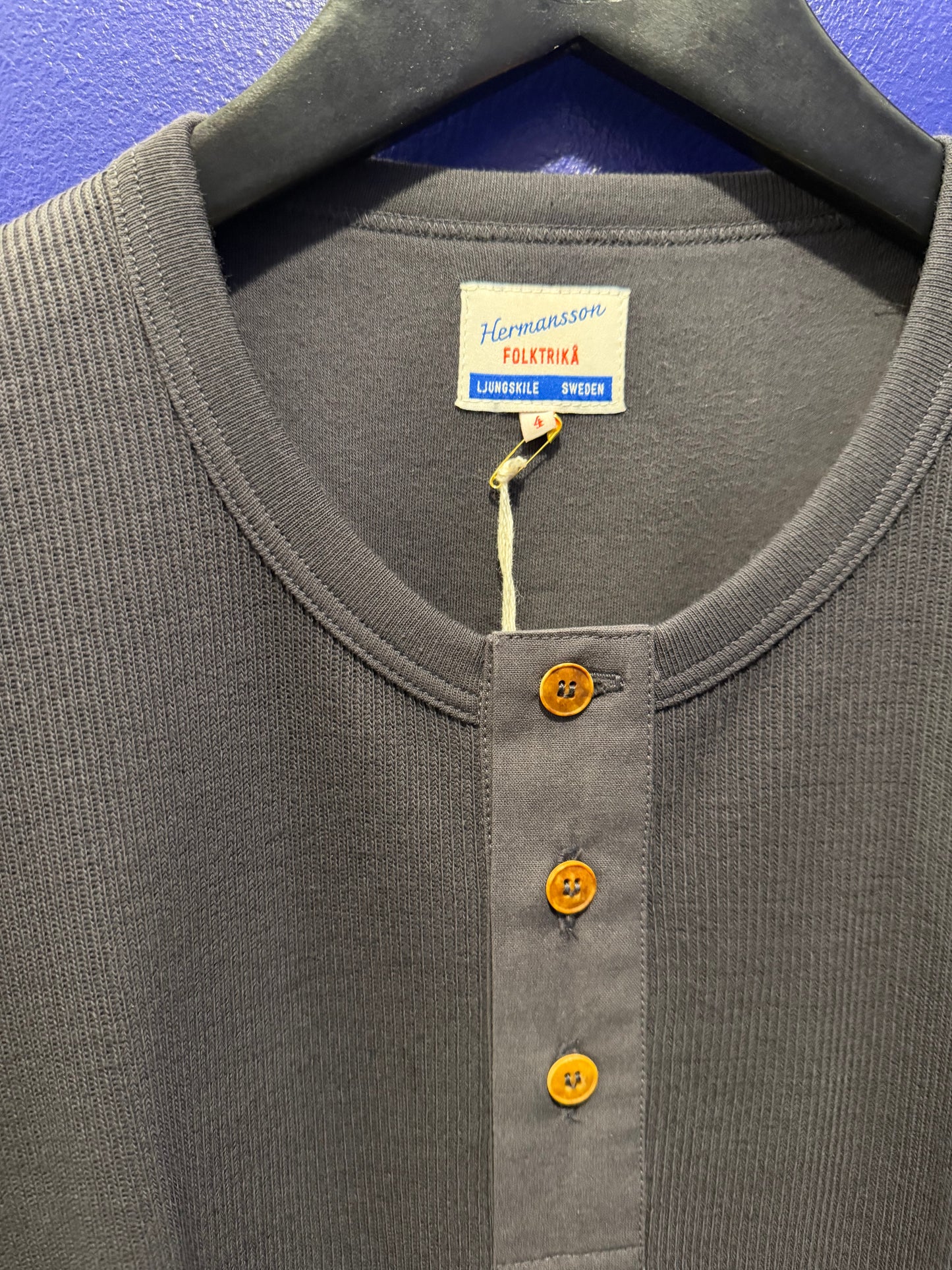 Hermansson Folktrikå - 001 Ribbed Henley Antrasit