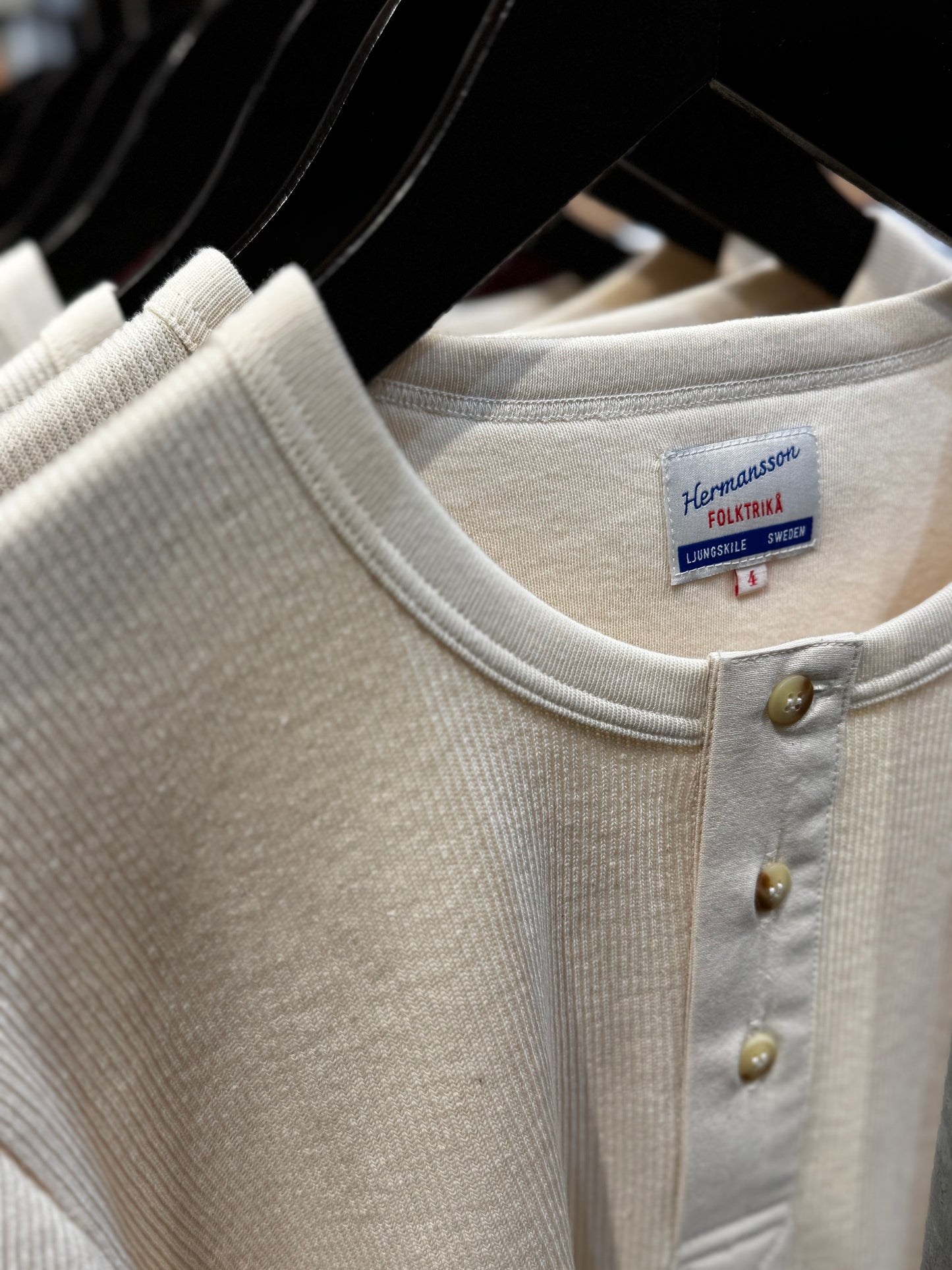 Hermansson Folktrikå - 001 Ribbed Henley Ecru