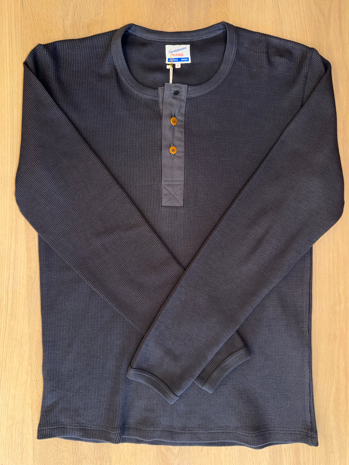 Hermansson Folktrikå - 001 Ribbed Henley Antrasit