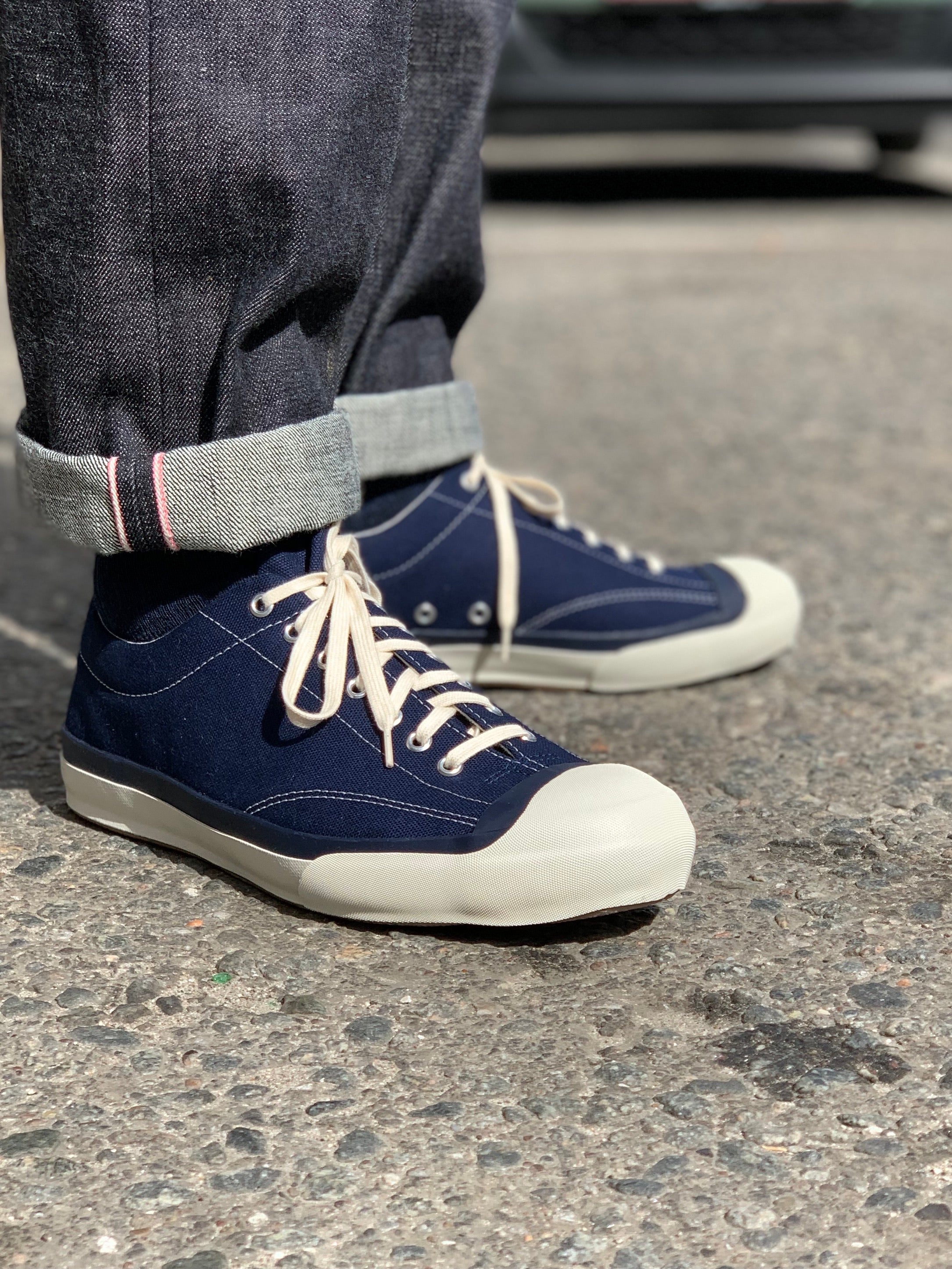 Navy hot sale gym shoes